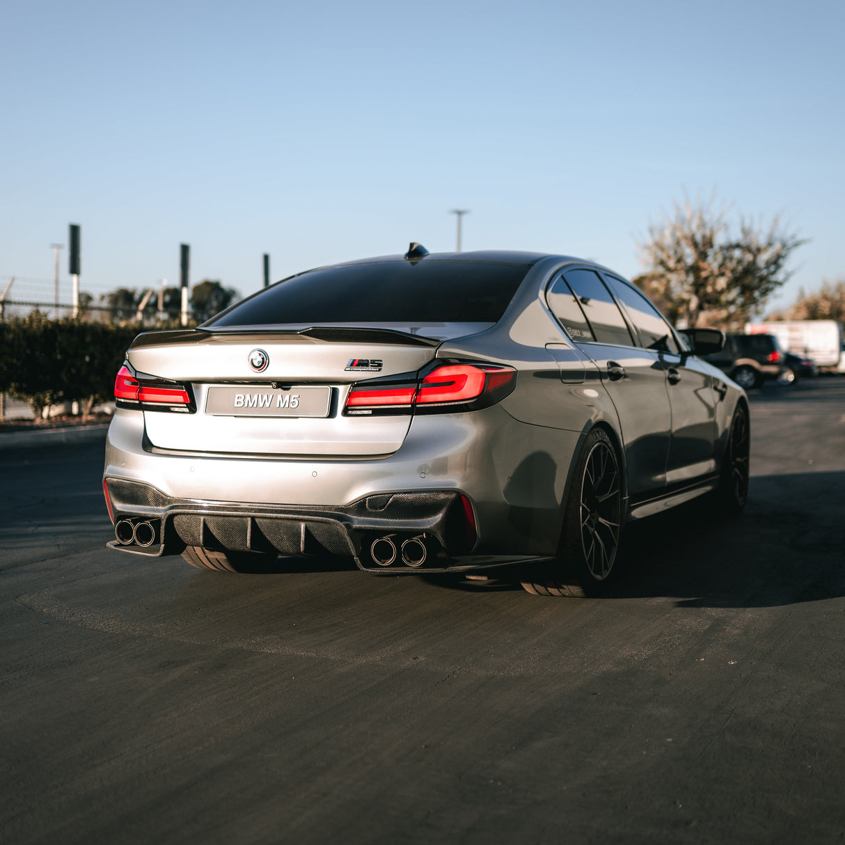 3D STYLE CARBON FIBER REAR DIFFUSER FOR BMW F90 M5 / G30 5 SERIES