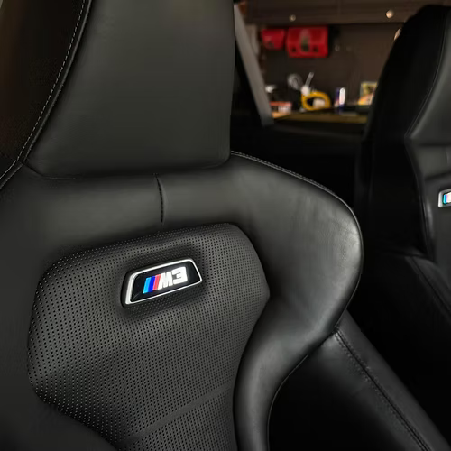 BELEUCHTETES SITZEMBLEM FÜR BMW F80 M3 / F82 M4