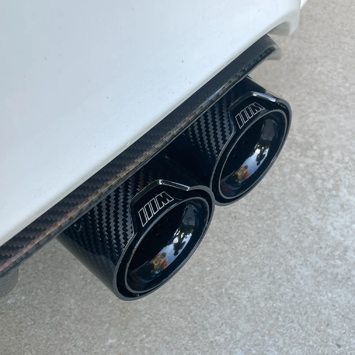 M PERFORMANCE STYLE CARBONFASER-AUSPUFFBLENDEN FÜR BMW F87 M2 BMW F80 M3 F82 M4